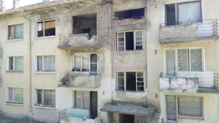 Правителството даде на Община Малко Търново 15 разбити апартамента